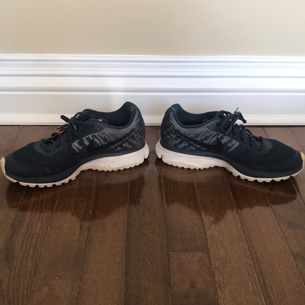 Nike Pegasus 30 Navy Sneaker Size 7.5